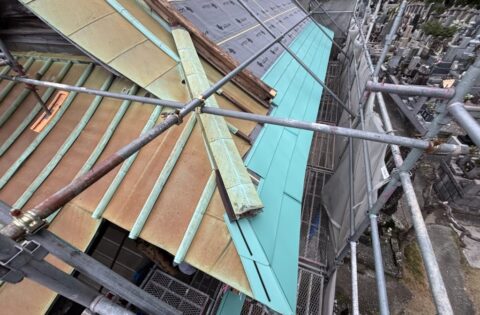 ⑥ステンレス製Aルーフ葺き中