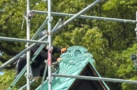 ⑪鬼飾り取り付け（ステンレス製）