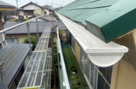 ⑨雹被害　軒樋修理後