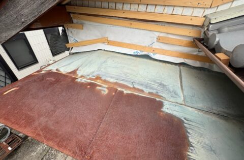 ⑥霧除け屋根リフォーム前