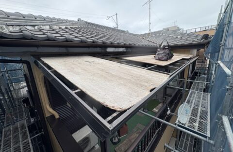 ⑤雹被害　ベランダ　明り取り屋根修理前