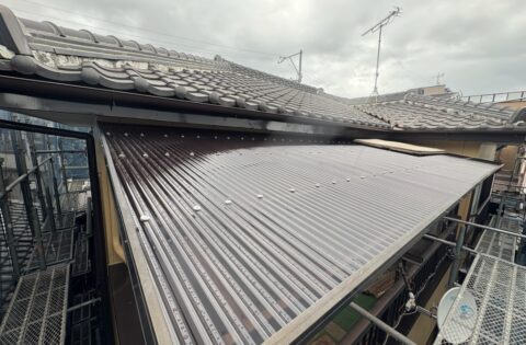 ⑥ベランダ　明り取り屋根修理後