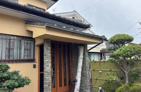 ⑨玄関口　銅板樋リフォーム前