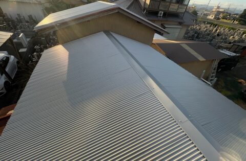 ⑥下屋根棟包み取り付け後