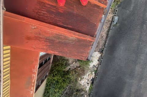 ⑧庇屋根飛散防止の為ビス留め