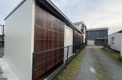 ④雨樋工事後・外壁工事後（明り取り・成形角波）