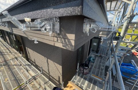 ⑥樋受け金物取り付け