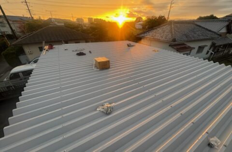 ⑥折版屋根葺き後