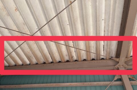 ③屋根裏部　ペフ軒先カットがされていない事を確認