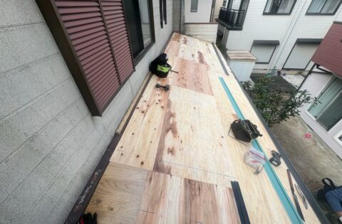 ③ラーチ合板下地貼り