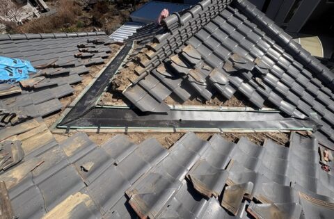 ④ステンレス製谷棟組み後