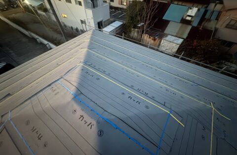②アスファルトルーフィング葺き（防水用途）