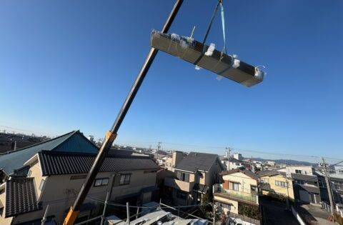 ③屋根材荷揚げ