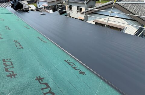 ⑥ルーフィング・屋根葺き途中